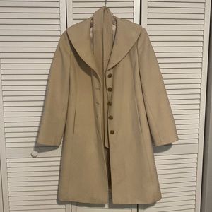 Ann Taylor Coat in beige Size 6  Petite